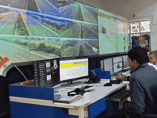 'एंटी ट्रैफिक मैनेजमेंट सिस्टम', जहां से एक्सप्रेस-वे की निगरानी होती है।