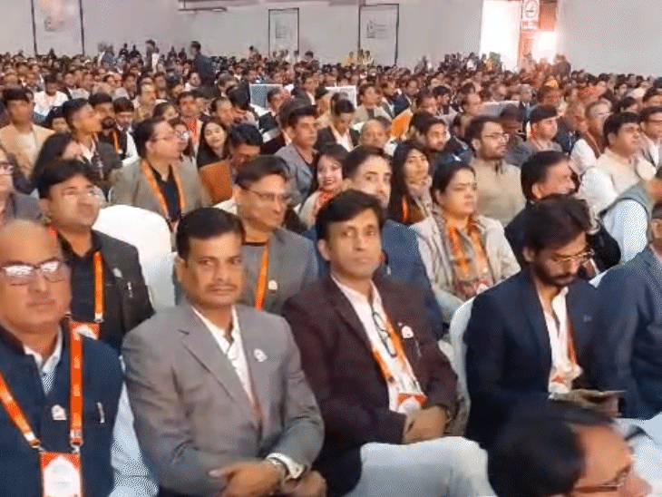 जेईसीसी में हो रहे इस कार्यक्रम के लिए 8 हजार से ज्यादा लोगों ने रजिस्ट्रेशन कराया है। उद्घाटन के दौरान करीब एक हजार लोग मौजूद रहे।
