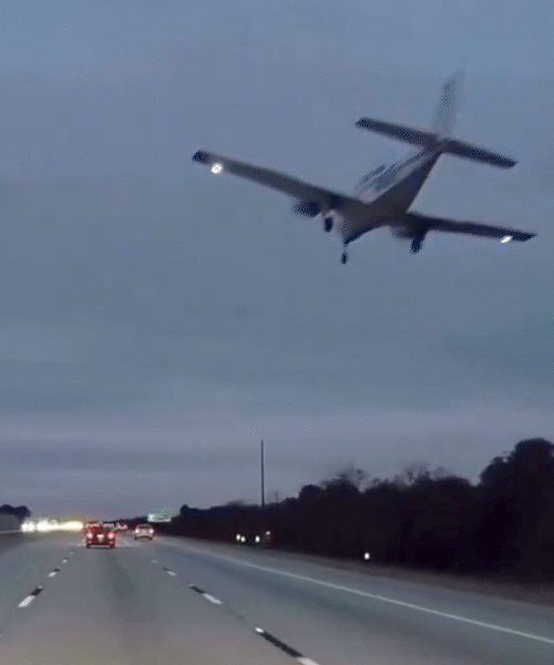 नेशनल हाईवे पर लैंडिंग के वक्त प्लेन, कार से टकराया।