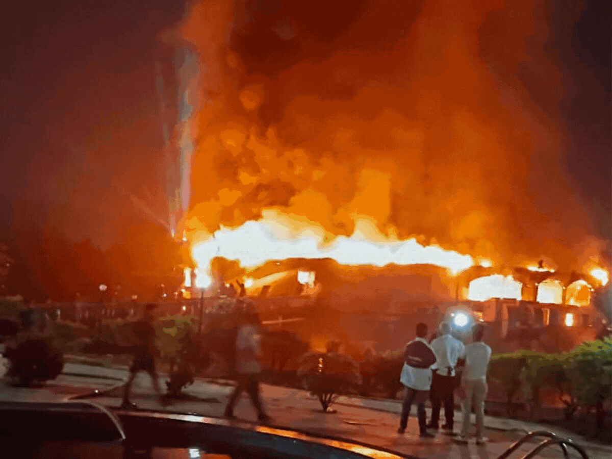 गोवा के बिर्च बाय रोमियो लेन नाइटक्लब में 6 दिसंबर की रात को लगी आग में 25 लोगों की मौत हो गई थी। - Dainik Bhaskar