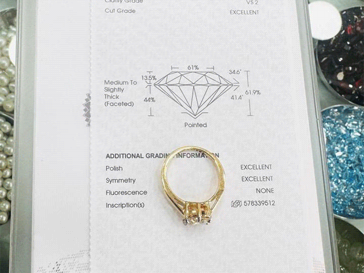 कारोबारी ने DSP को हीरे की अंगूठी, सोने के टॉप्स दिलाने की बात कही।