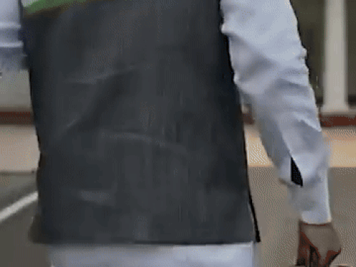 जाखड़ 300 करोड़ की अटैची के साथ राहुल और सोनिया गांधी के पास आए।