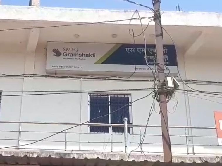 Theft from finance company in Dhamtari | धमतरी में फाइनेंस कंपनी से चोरी: डिजिटल लॉकर सहित 1.25 लाख रुपये पार, नकाबपोश सीसीटीवी में कैद - Dhamtari News 1 fe03f0ba 64ea 4b65 b5aa 45dd19f7e9bf 1765363461851