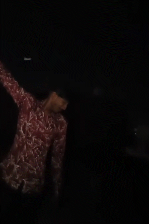 वीडियो में दुकानदार फायरिंग करता हुआ नजर आ रहा है।