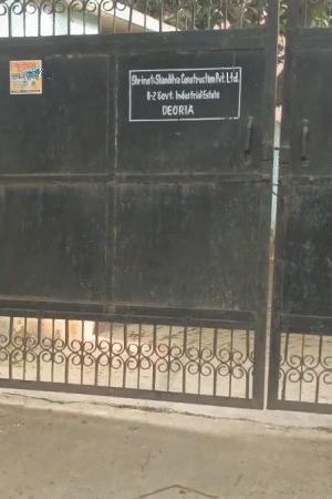 देवरिया के औद्योगिक क्षेत्र में 26 साल पहले यही प्लॉट पूर्व आईपीएस अमिताभ ठाकुर की पत्नी को अलॉट हुआ था।