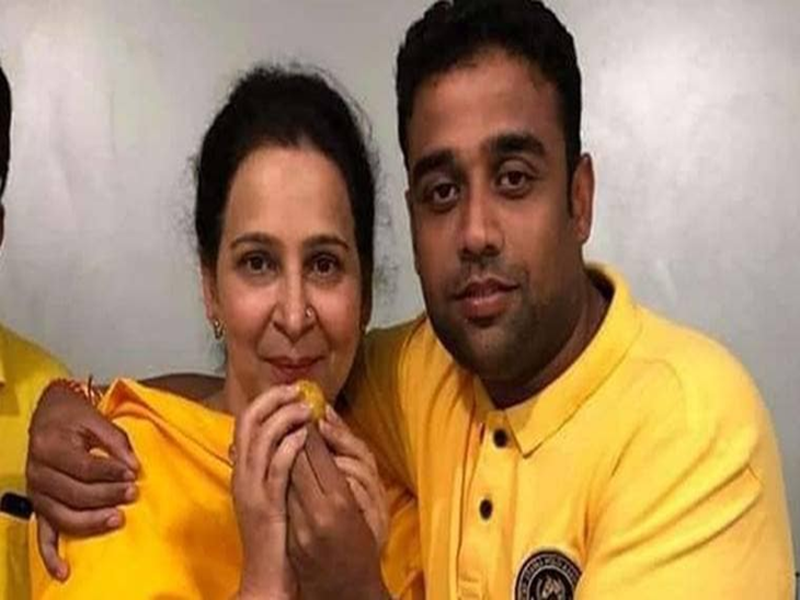 नवजोत कौर के साथ मिट्‌ठू मदान, एक समय में मदान को सिद्धू परिवार के सबसे करीबियों में गिने जाते थे।