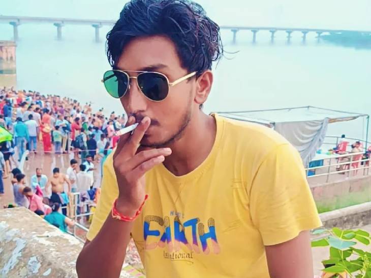 अभय और उसके पिता के खिलाफ चौकी प्रभारी ने तहरीर दी है।