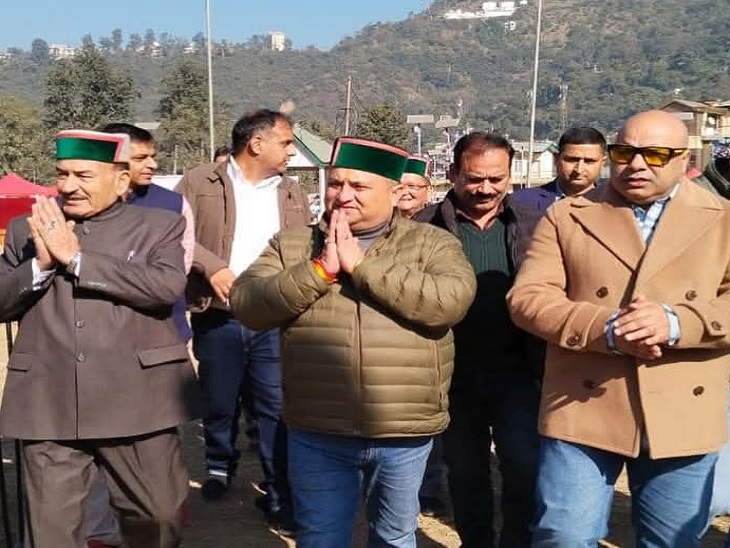 कांग्रेस प्रदेश अध्यक्ष विनय सिंह मंडी में रैली स्थल का मुआयना करने पहुंचे।