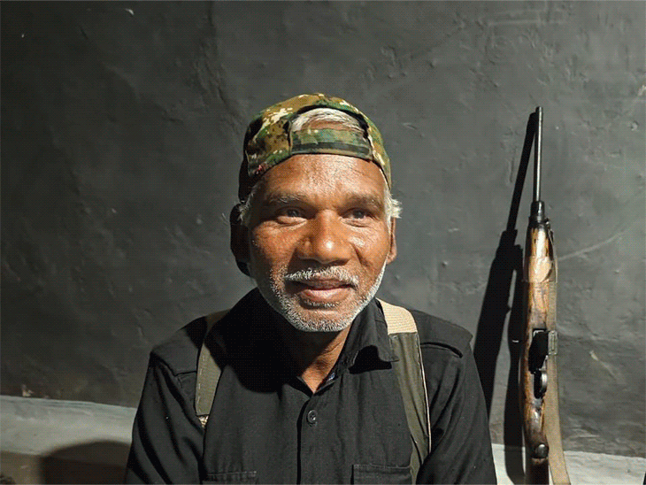 सीसी मेंबर रामधेर मज्जी ने 11 साथियों के साथ खैरागढ़ में सरेंडर किया है।