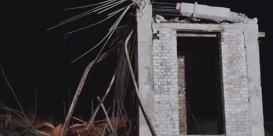 गेट का लेंटर गिरने से 8 मजदूर घायल हो गए।