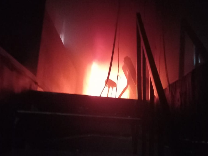 लाखों का जिम उपकरण जलकर हुआ खाक