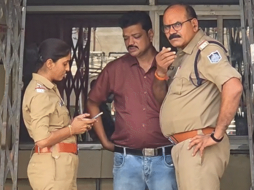 आरोपी को पकड़ने के लिए पुलिस टीम मुंबई रवाना हो चुकी है।