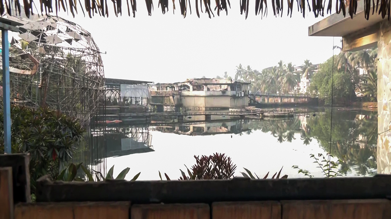 आग की लपटें सबसे पहले किचन में पहुंची, जिससे वहां मौजूद लोगों की मौत हो गई। सबसे ज्यादा शव किचन एरिया से ही मिले।