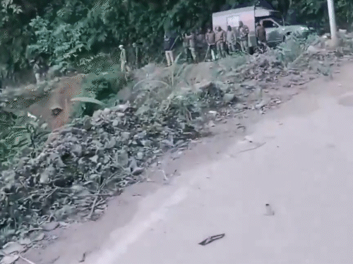 हयुलियांग-चगलगाम रोड का वह टर्न जहां हादसा हुआ।