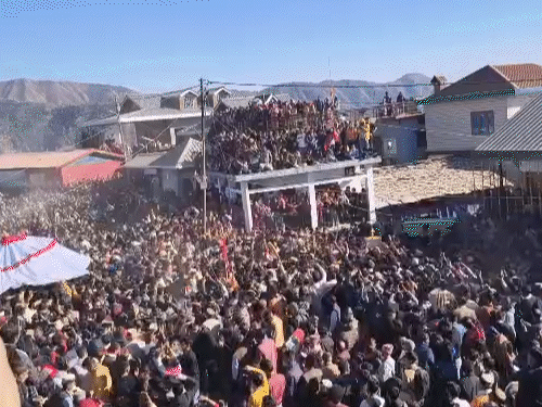 हिमाचल में देवता के आगमन से खुशी:  उत्तराखंड में 4 दिन से रो रही महिलाएं; ‘चालदा महासू महाराज’ की विदाई से माहौल गमगीन – Nahan News