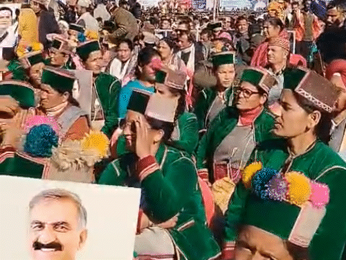 पड्डल मैदान में जन संवाद कार्यक्रम में उमड़ी भीड़।