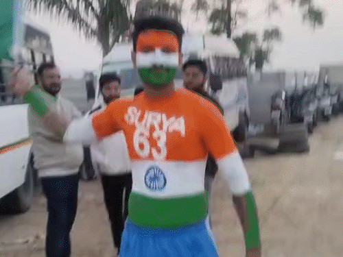 मुंबई से पहुंचा सूर्यकुमार यादव का फैन, उसकी टिकट का सारा खर्च टी-20 कैप्टन सूर्या ने ही उठाया।