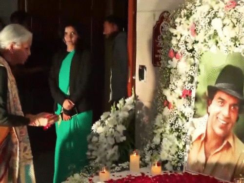 केंद्रीय मंत्री निर्मला सीतारमण भी श्रद्धांजलि देने पहुंची।