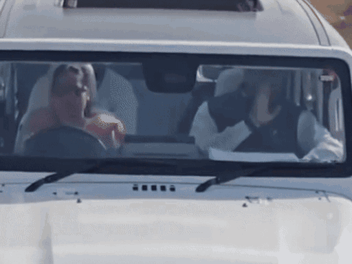 चार दिन पहले हुई जींद रैली में दुष्यंत DGP को चिढ़ाने के लिए थार से पहुंचे थे। महिला नेता सुदेश सिवाच इसे चलाकर ले गई थीं।