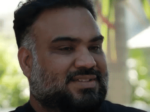 घर की मालकिन प्रज्ञा और उनके पति सौरभ अग्रवाल घटना के बारे में बताते हुए भावुक हो गए।