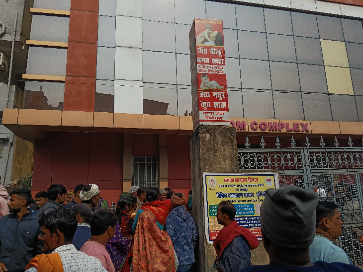इलाज में लापरवाही का आरोप लगाते हुए परिजनों ने खूब हंगामा हुआ।