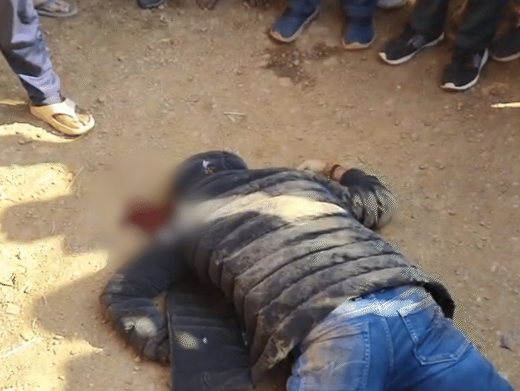 गोली लगते ही धर्मेंद्र सड़क पर गिर पड़ा। पुलिस ने उसे हॉस्पिटल पहुंचाया।