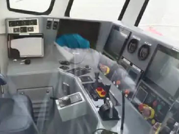 वाटर टैक्सी में हाइड्रोजन खत्म होने पर इलेक्ट्रिक इंजन का होगा इस्तेमाल।