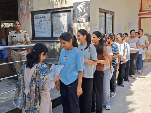 पहली बार इस भर्ती में न्यूनतम मार्क्स का नियम लागू किया था।