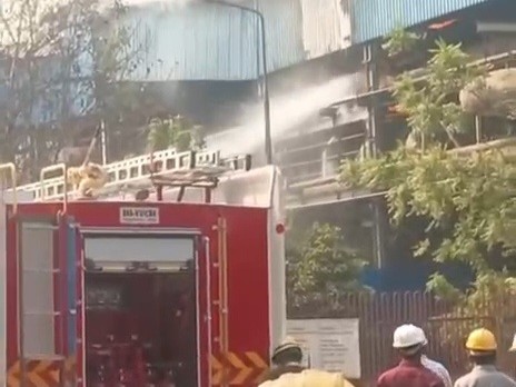 भिलाई स्टील प्लांट के STG यूनिट में आग…VIDEO:  गैस लाइन फटने से भड़की लपटें, समय रहते दमकल टीम पाया काबू – durg-bhilai News