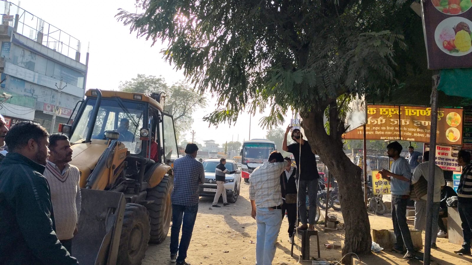 पीरू सिंह सर्किल से अतिक्रमण हटते हुए