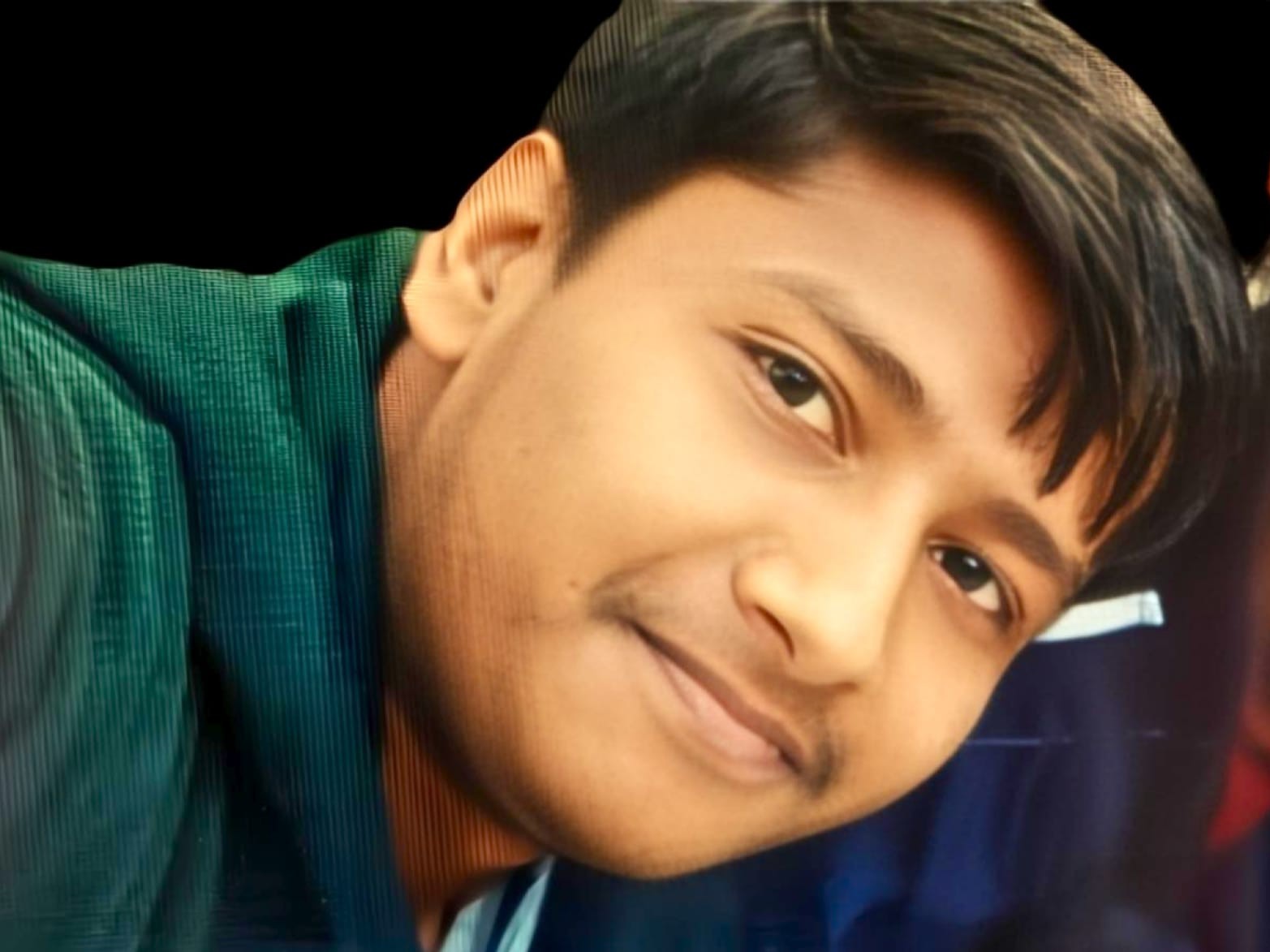 अज्ञात वाहन की टक्कर से बाइक सवार मनेश की मौत हो गई।