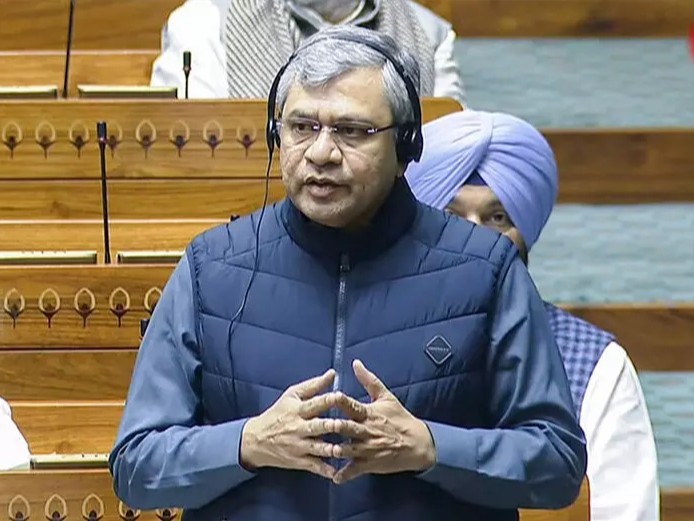 रेल मंत्री अश्विनी वैष्णव ने लोकसभा में इस बात की जानकारी दी है। - Dainik Bhaskar