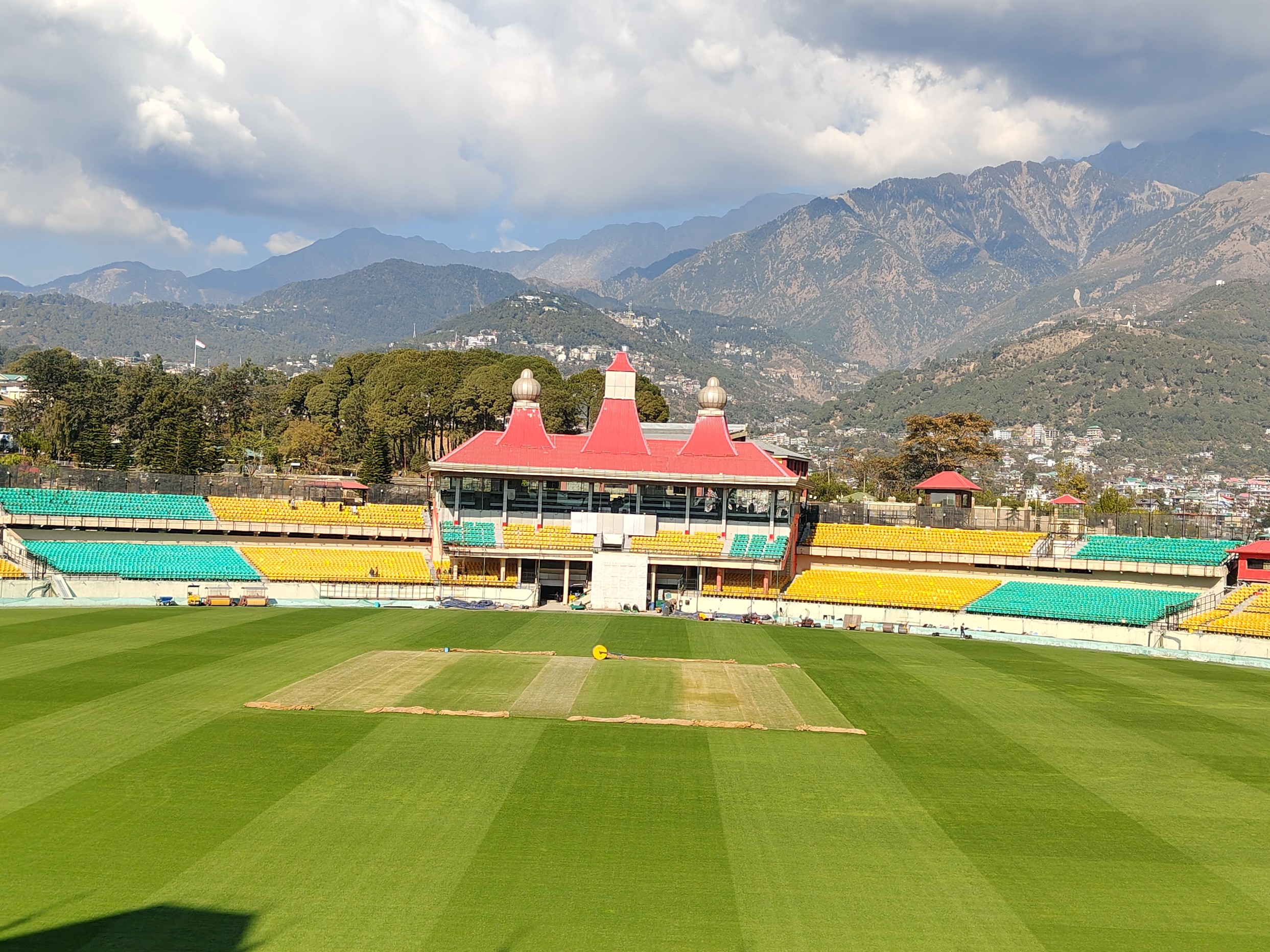 धर्मशाला अंतरराष्ट्रीय क्रिकेट स्टेडियम।