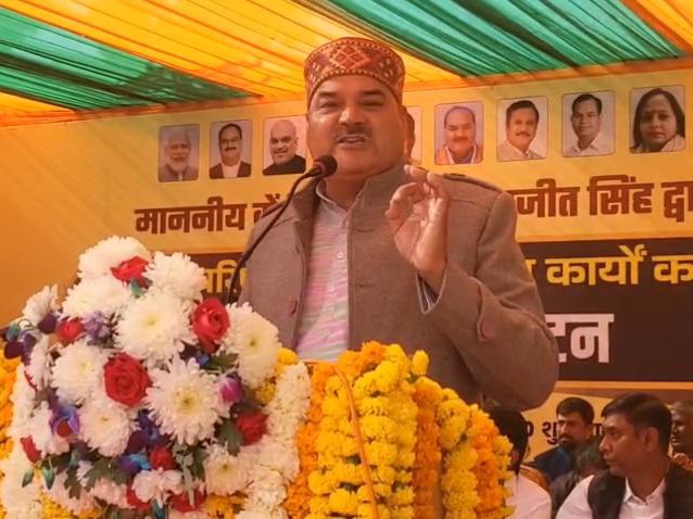 रेवाड़ी विधायक लक्ष्मण सिंह यादव कार्यक्रम को संबोधित करते हुए।