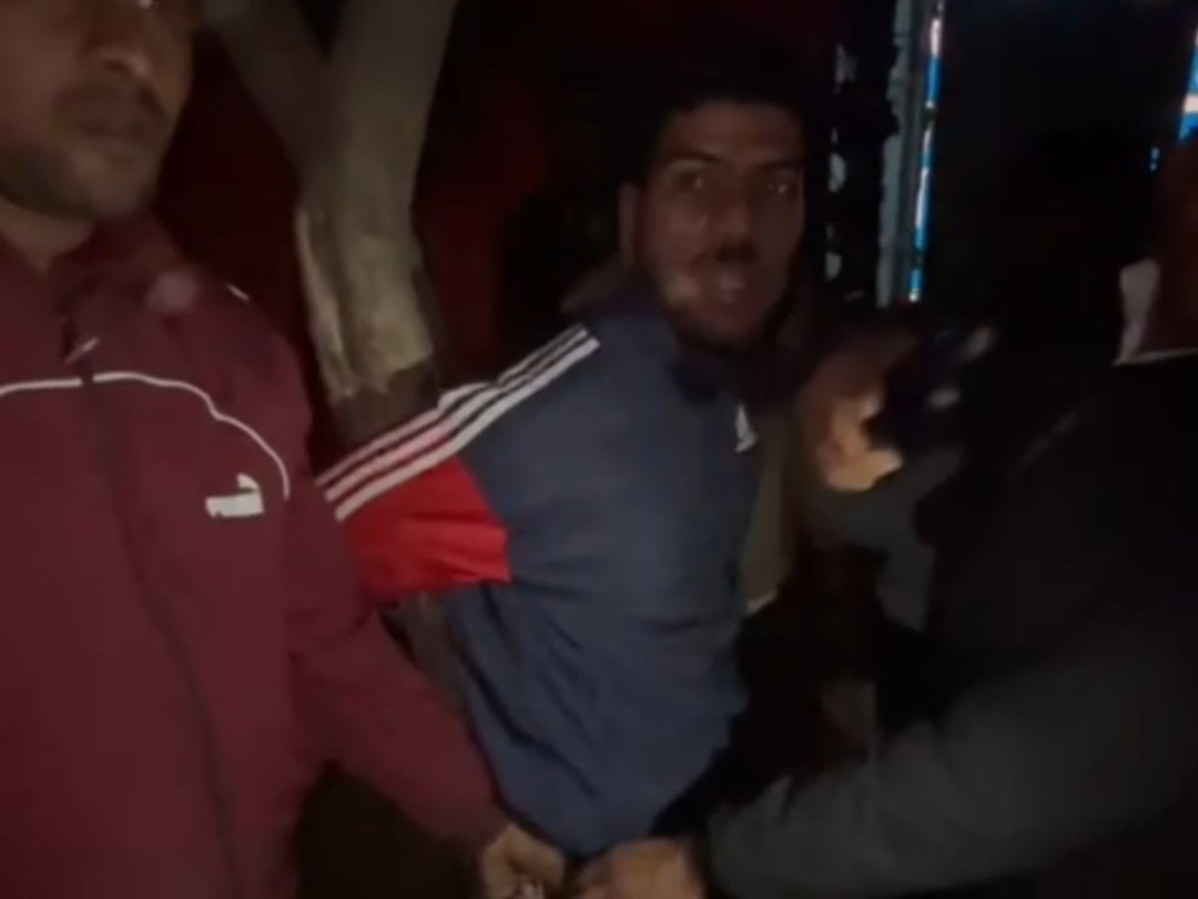 फरीदाबाद में क्रेन ड्राइवर पर चाकू से हमला:  नई बाइक को लेकर हुई कहासुनी, चार युवकों ने की मारपीट, एक आरोपी को पकड़ा – Ballabgarh News