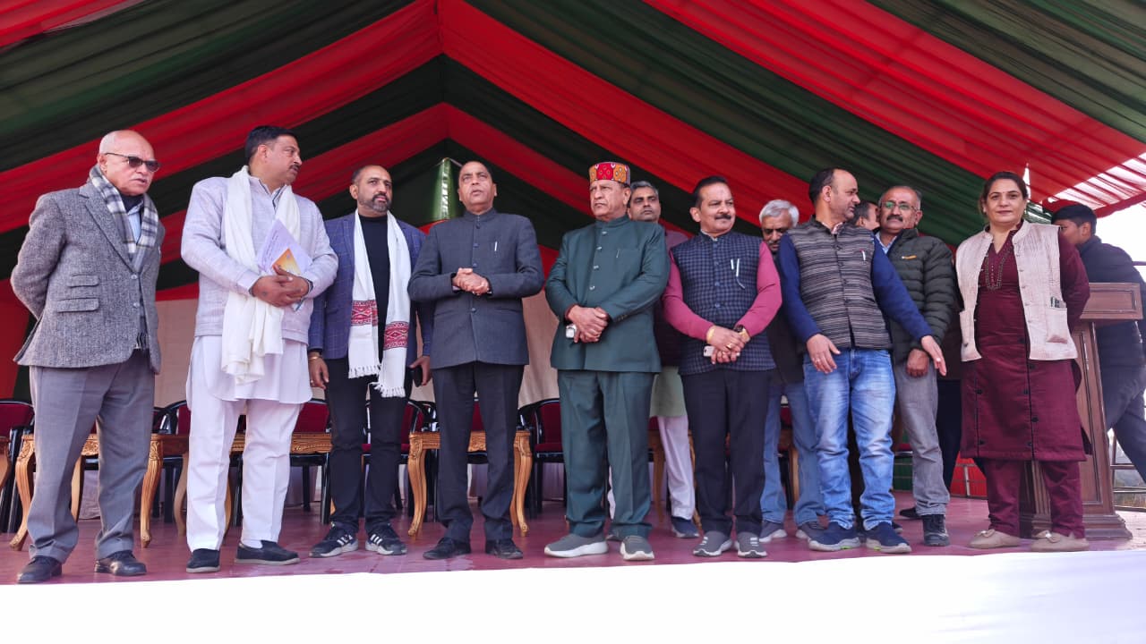 जेपी नड्डा के अभिनंदन समारोह के लिए जनसभा स्थल पर तैयारियों का जायजा लेते हुए नेता प्रतिपक्ष जयराम ठाकुर, बीजेपी प्रदेश अध्यक्ष व अन्य।