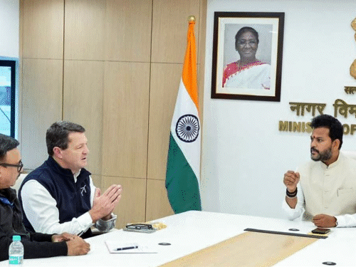 तस्वीर एविएशन मिनिस्टर राम मोहन नायडू और इंडिगो CEO की मुलाकात की है। - Dainik Bhaskar