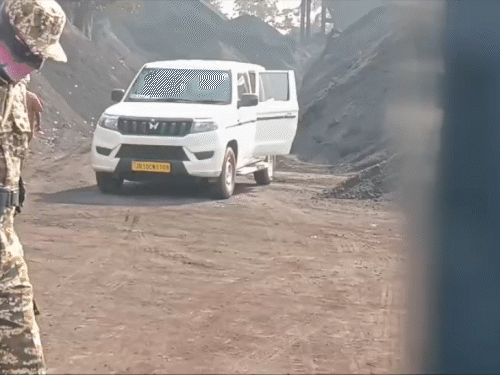 ईडी की टीम पिछले रेड के दौरान कोयला कारोबारी अनिल गोयल के कोयला भट्ठे पर पहुंची थी।