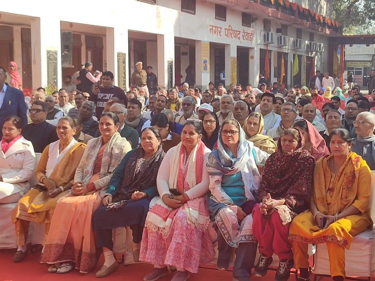 कार्यक्रम में मौजूद महिलाएं।