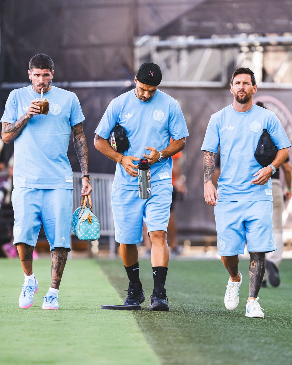 रोड्रिगो डी पॉल (बाएं) और लुईस सुआरेज (बीच में) भी लियोनल मेसी को जॉइन करेंगे।