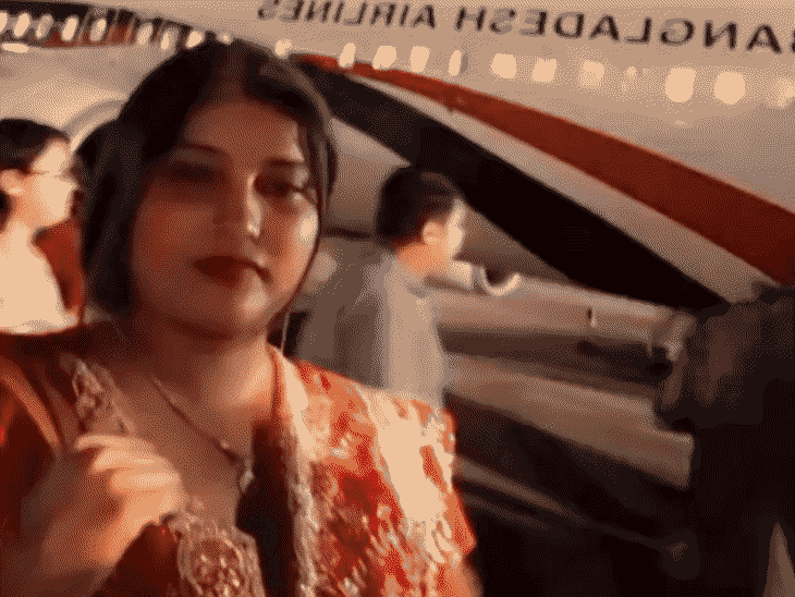 ही तीच रील आहे, ज्यात रीना बेगमने विमानाशेजारी राहून बाय-बाय बांगलादेश म्हटले होते.