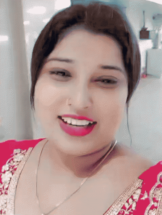 रीने ही रील आरपोर्टची आत बनवली होती. तिच्या समोर बालादेशाचा पासपोर्टही आहे.