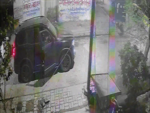 आरोपी आकाश गाली देते हुए युवती के घर में घुसा। सीसीटीवी कैमरे में फुटेज मिली है।