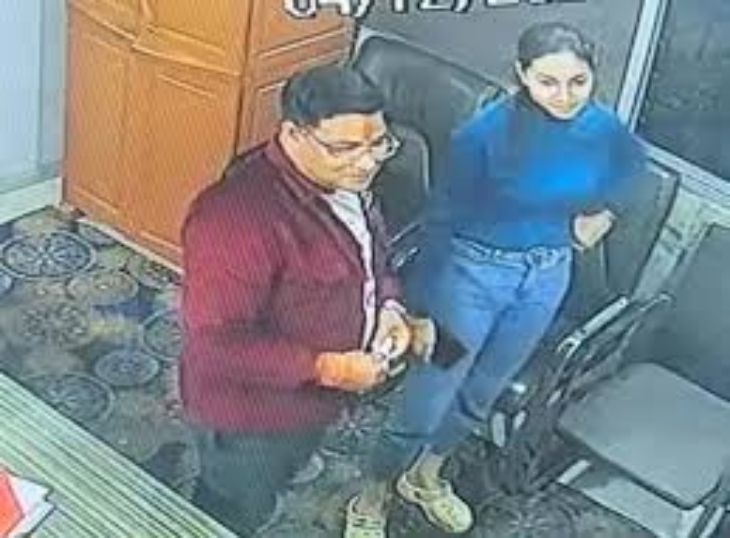 कारोबारी दीपक टंडन ने ये सभी विजुअल थाने में शिकायत के तौर पर दिए।