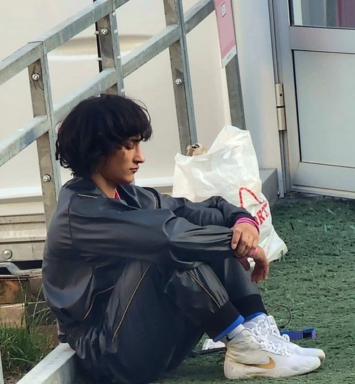 विनेश फोगाट की यह तस्वीर उस वक्त की है, जब 2024 में ओलिंपिक से बाहर हो गई थी। इसके बाद वे बेहद निराश हो गई थीं।