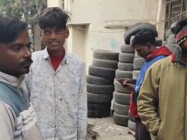 घटना के समय घर में दादी कलावती और छोटी बेटी मानसी थीं।