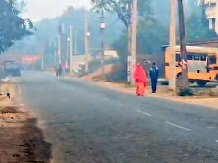 हजारीबाग में सुबह छाया कोहरा।