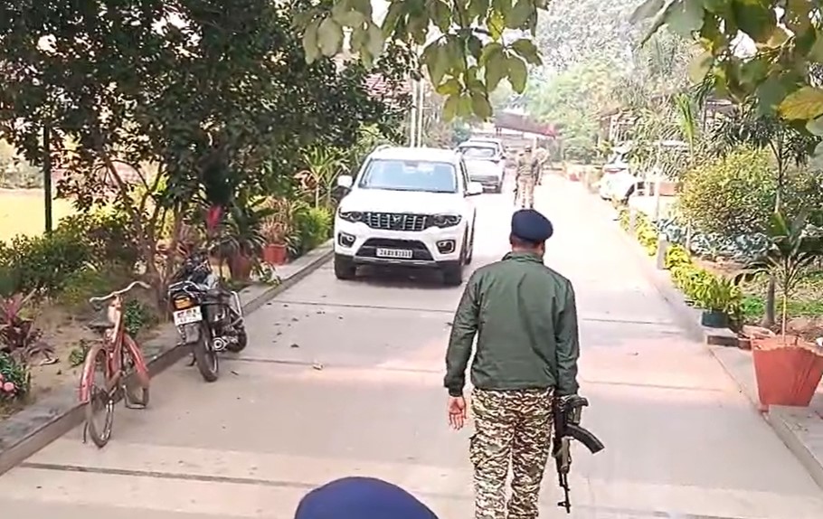 धनबाद में ED ने की छापेमारी:  कोयला कारोबारी के ठिकानों पर रेड, दस्तावेजों और वित्तीय रिकॉर्ड की गहन जांच – Dhanbad News