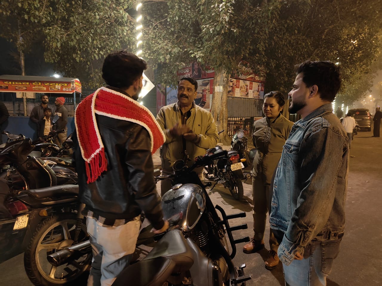 पुलिस ने 100 से ज्यादा वाहन सीज किए।