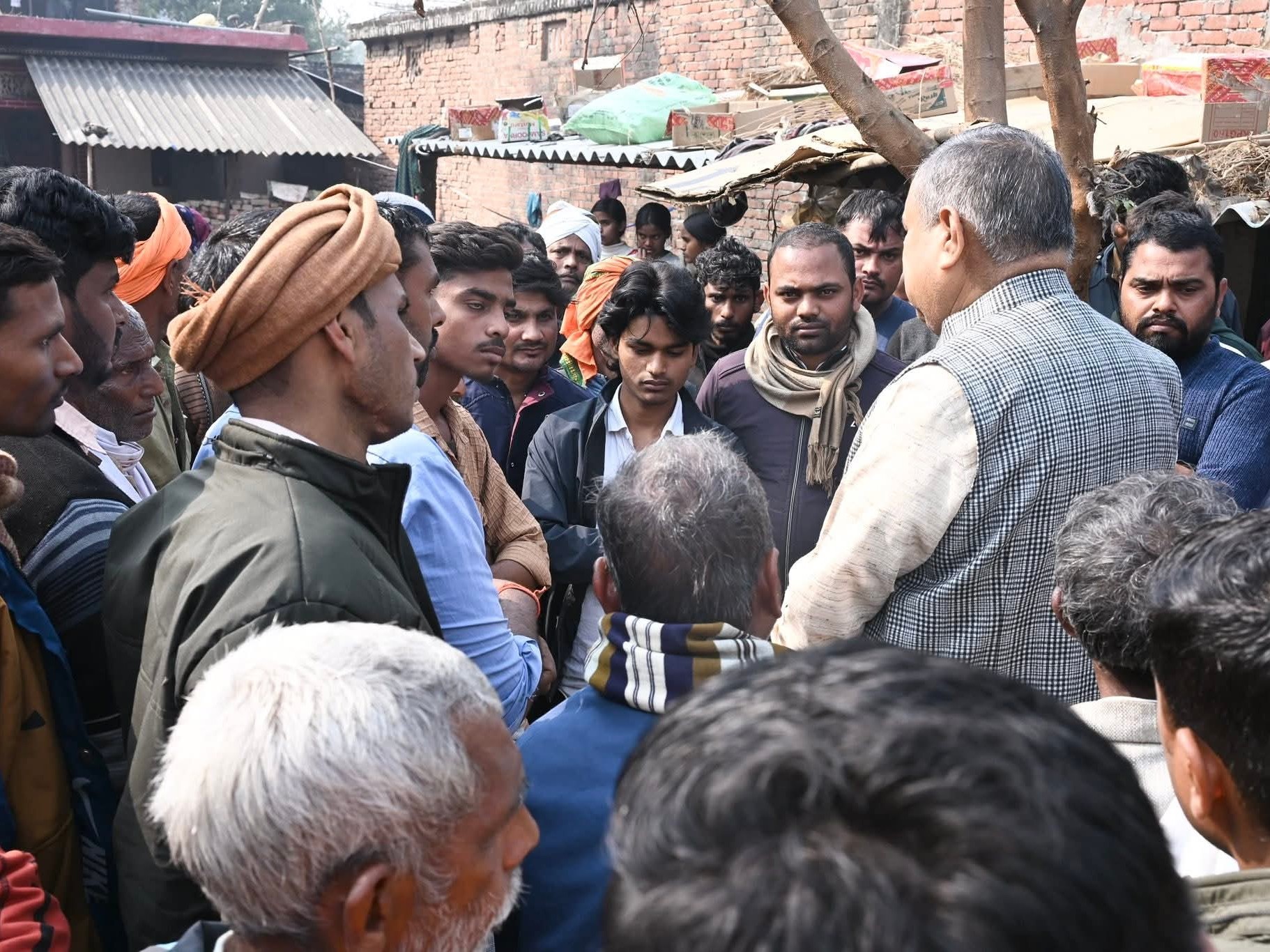 तरबगंज में दो युवकों की सड़क हादसे में मौत:  पीड़ित परिवार से मिले क्षेत्रीय विधायक – Tarabganj News